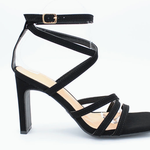 Holly-2 - Picture 2 of 4